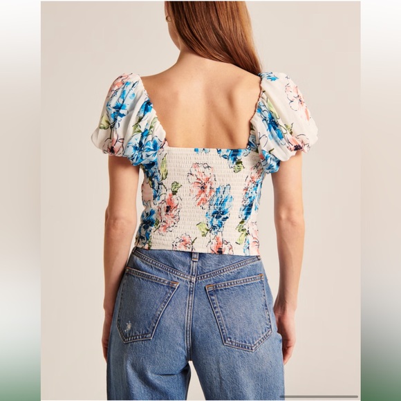 ABERCROMBIE Ruched Puff Sleeve Scoopneck Top NWOT - Picture 2 of 10